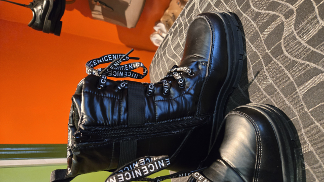 Foto 2, Apavu remonts Cēsīs, Uzvaras bulvārī 4, atvērts katru darbdienu no 9.00- 17.00, sestdien no 10.00-14.00. Tālr. 25640907.