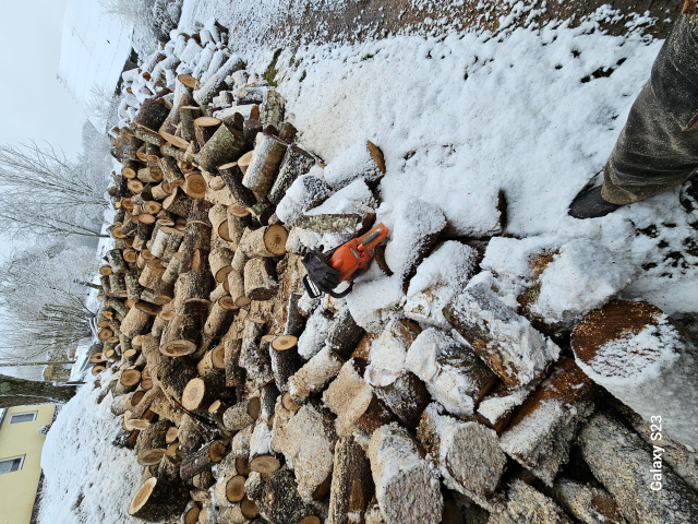 Foto 1, Zāģē malku, citi darbi. Tālr. 22453572.