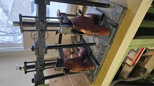 Foto 3, Apavu remonts Cēsīs, Uzvaras bulvārī 4, atvērts katru darbdienu no 9.00- 17.00, sestdien no 10.00-14.00. Tālr. 25640907.